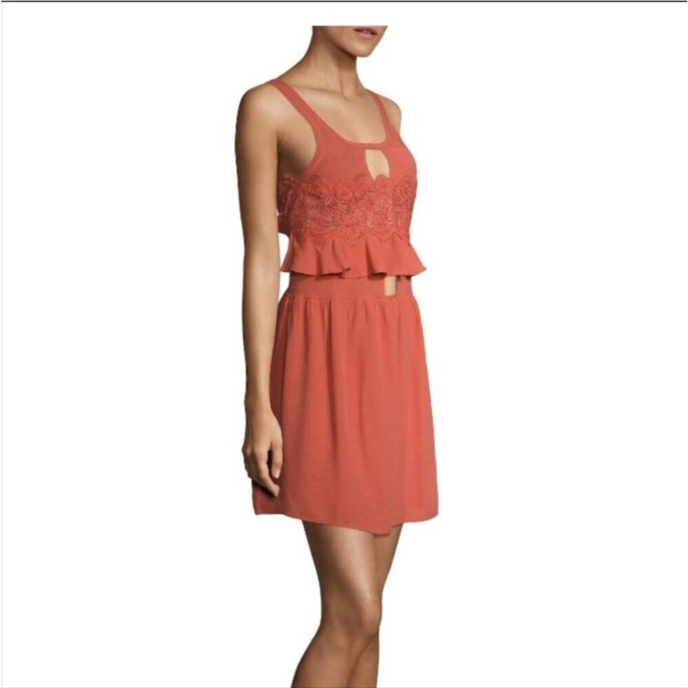 New nwt for love and lemons coral ruffle lace mini dress cutout back sleeveless - Picture 4 of 9